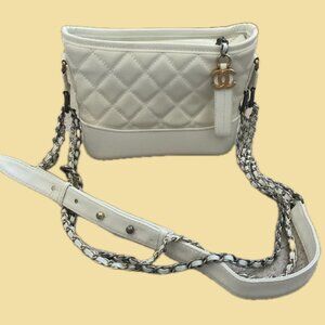 White Bag with Gold & Silver Details – Adjustable Strap (Crossbody or Shoulder)